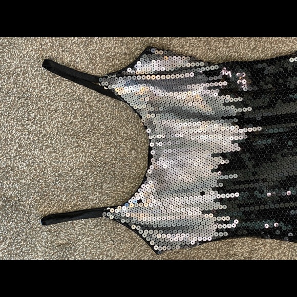 Fitted Guess Sequins Patterned Spaghetti Strap Scoop Neck Mini Dress - Picture 5 of 13